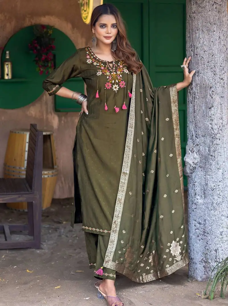 Green floral embroidered regular kurta with trousers & with dupatta