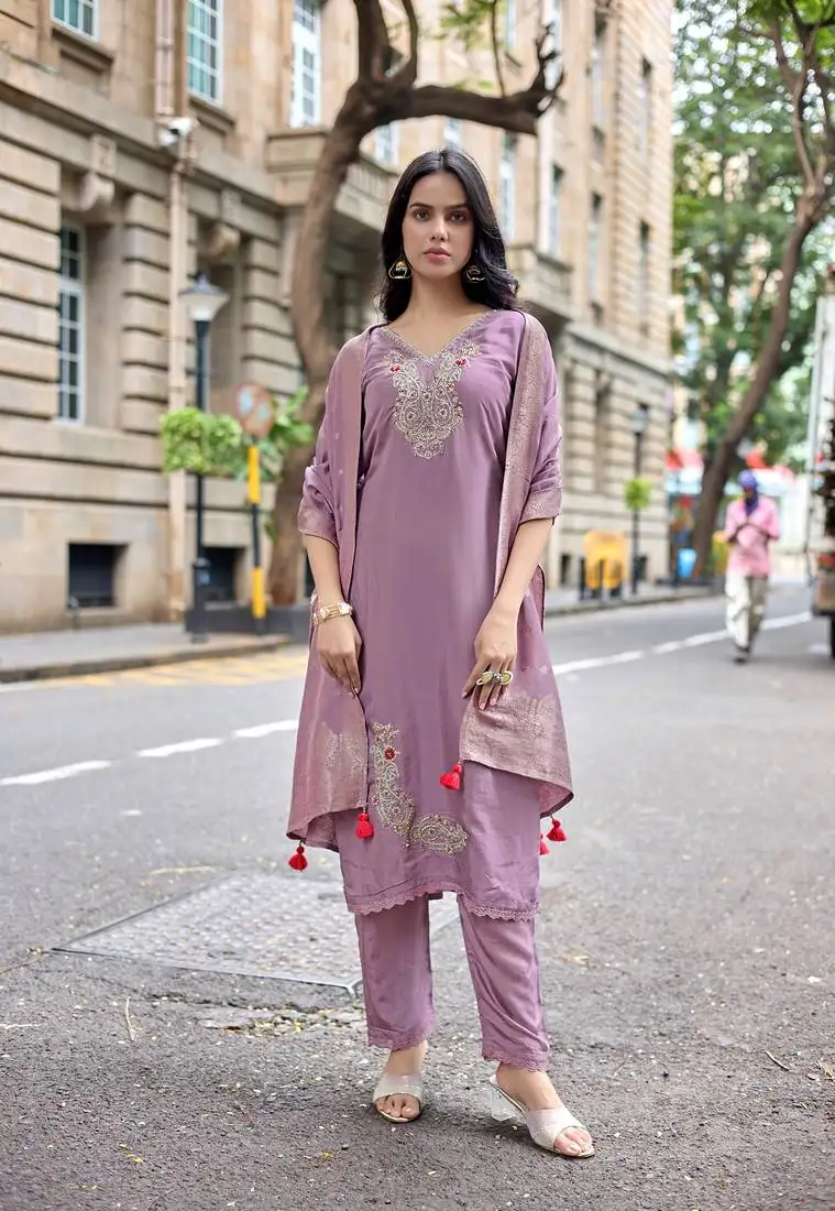 Women embroidered regular kurta with trousers & with dupatta