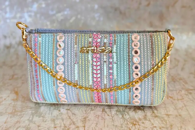 Skyline crests baguette