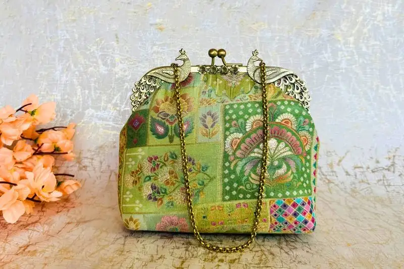 Peacock paradise clutch