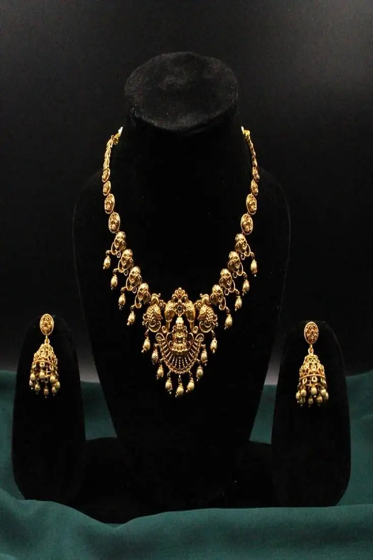 Gold plated pendant drop temple short necklace set