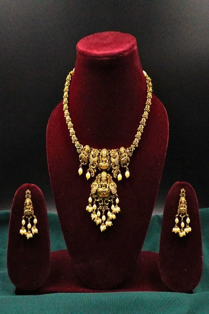 Gold plated pearl temple short necklace set
