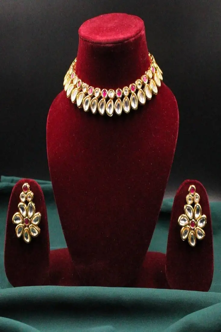 Red gold plated meenakari kundan flower choker necklace set with maangtikka