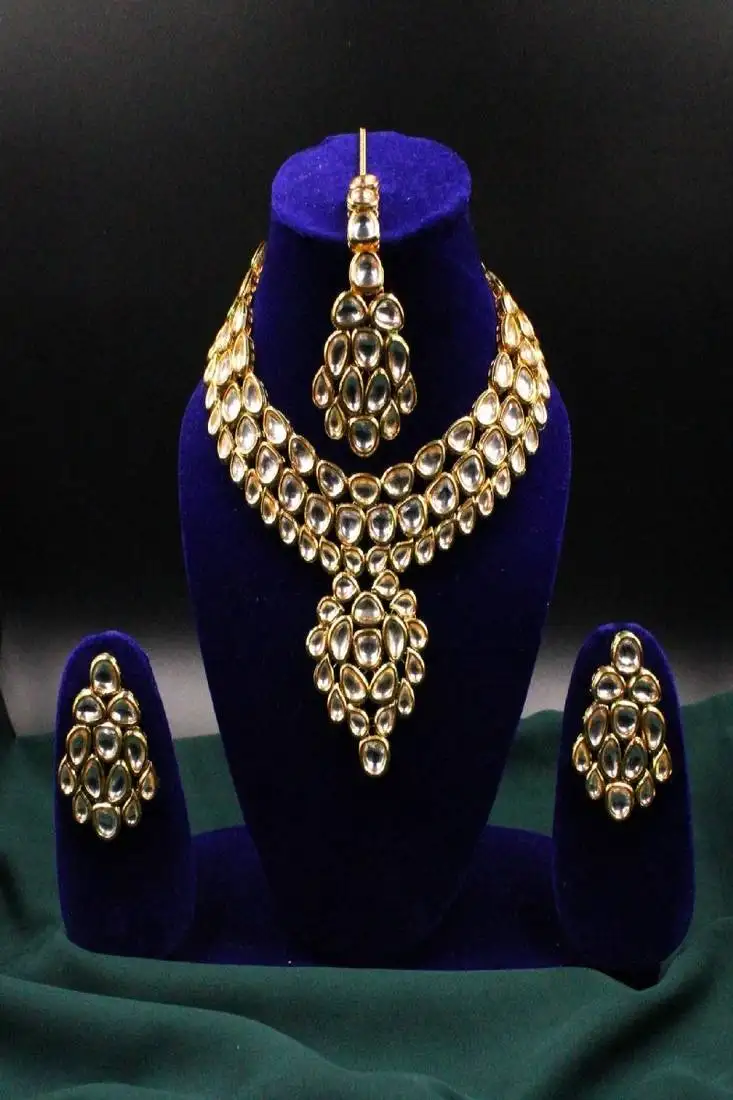 Gold plated meenakari kundan heavy choker necklace set with maangtikka