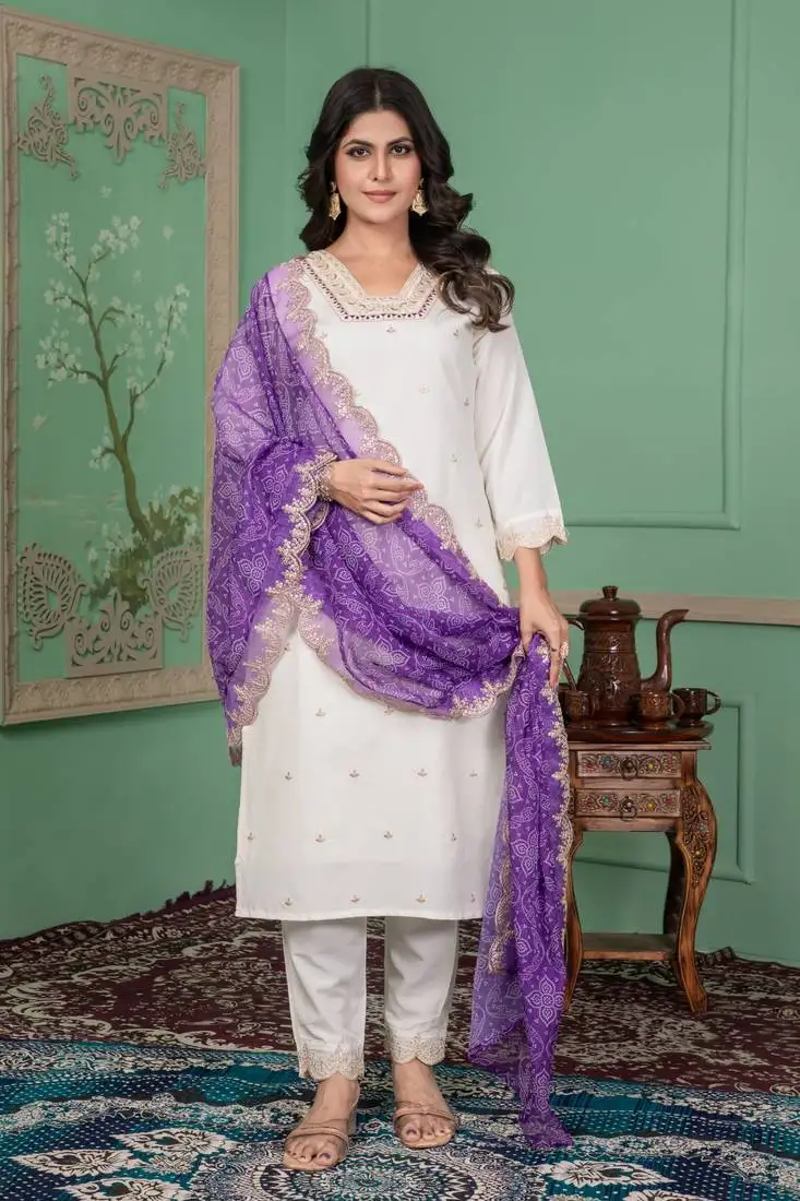 Roman silk embroidered kurta with pant & bandhani dupatta set