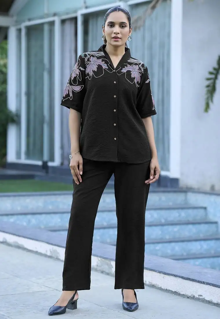 Women viscose thread & hand work top with pant