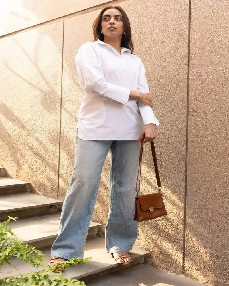 White cotton solid knife pleated collar top