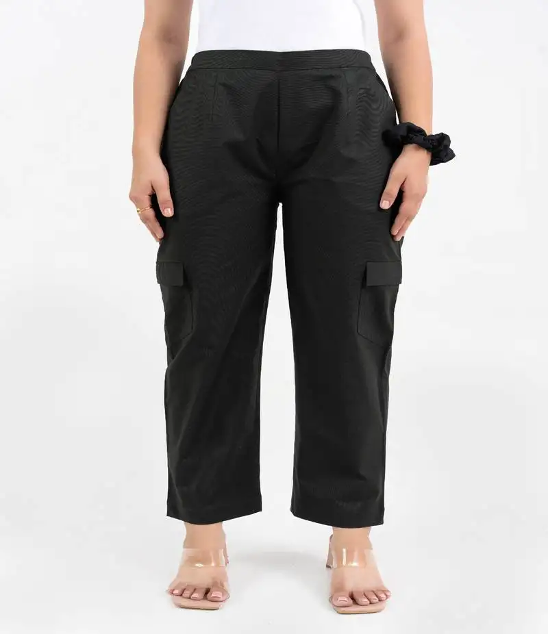 Black cotton solid cargo pant