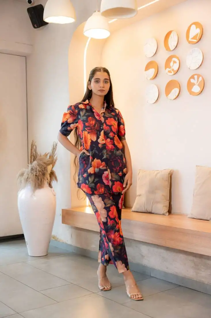 Buttoned-down bold floral cotton top