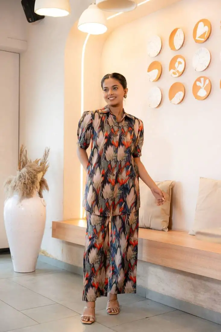 Buttoned-down printed cotton top