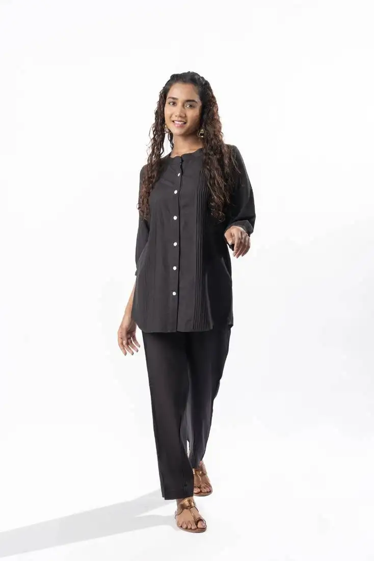 Black pleated band collar shirt