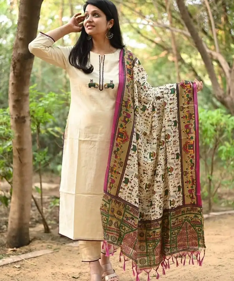 Off white embroidered cotton flex kurta and pant set with chanderi dupatta