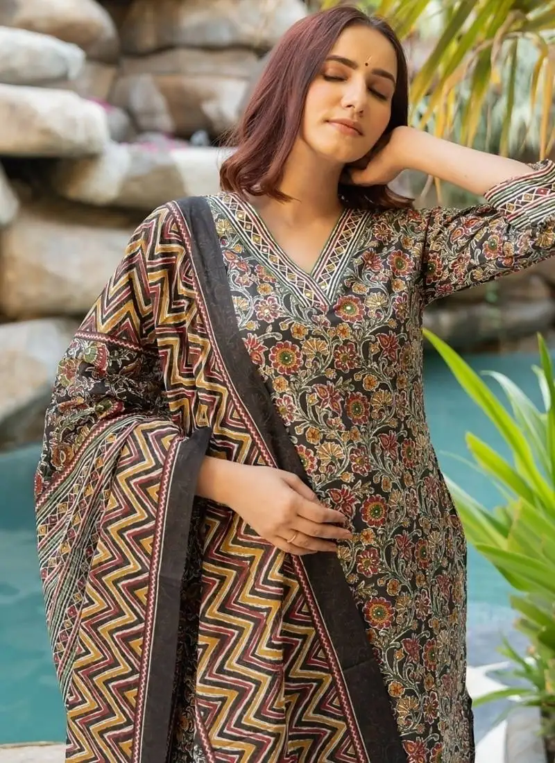 Women's black and red cotton floral print kurta set with dupatta & trouser