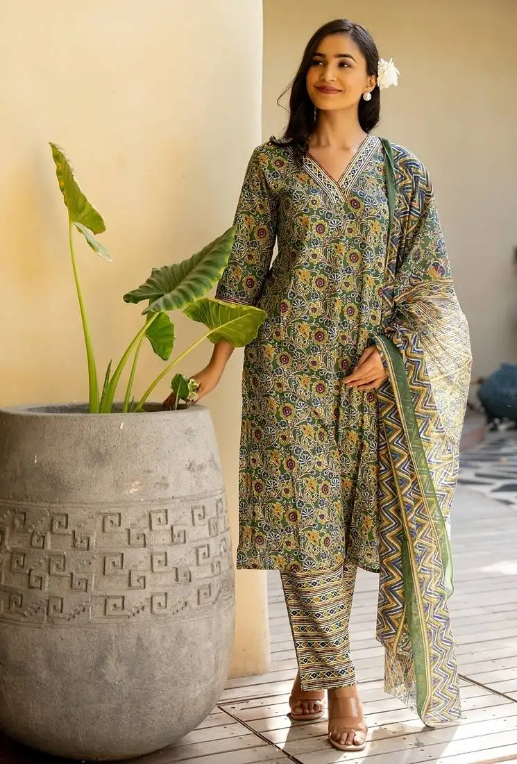 Women's green red cotton floral print kurta set with dupatta & trouser