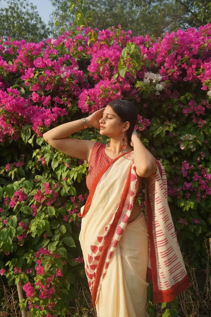 Cream and red hand block leaf printed mul cotton saree with blouse