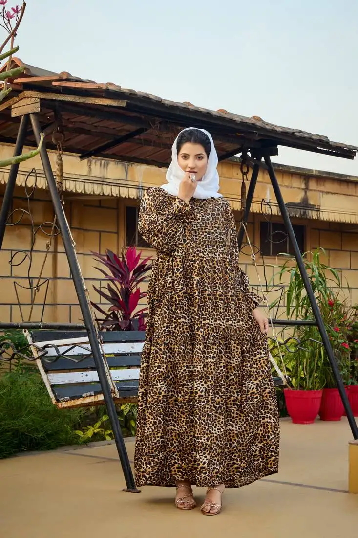 Crepe self design full sleeve leopard printed abaya