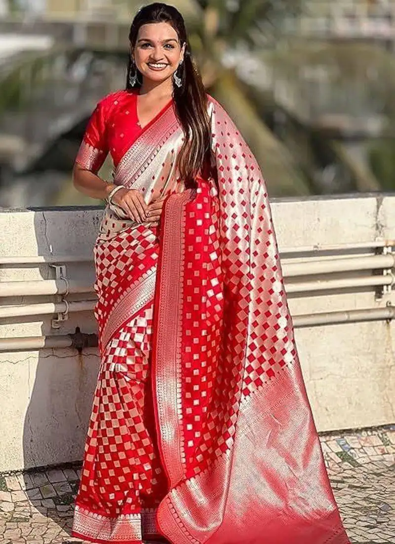 Red silk blend saree with blouse