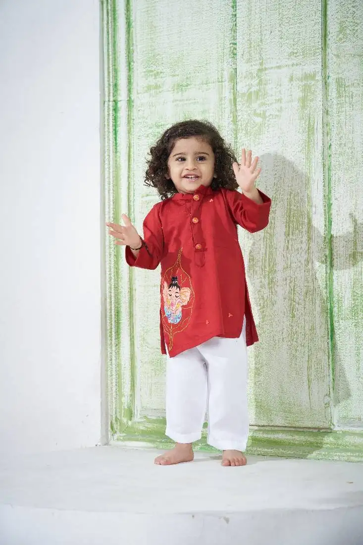 Red embroidered kurta set for boys