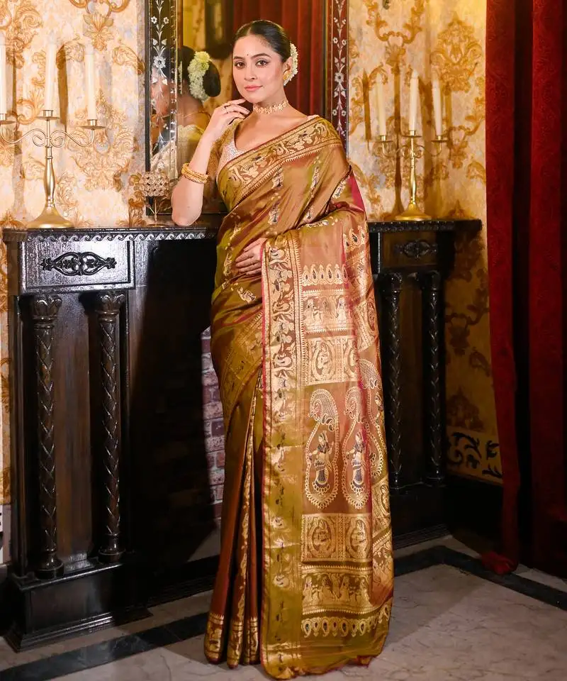 Dual toned pure handwoven baluchari silk saree with exquisite resham minakari work in dual color