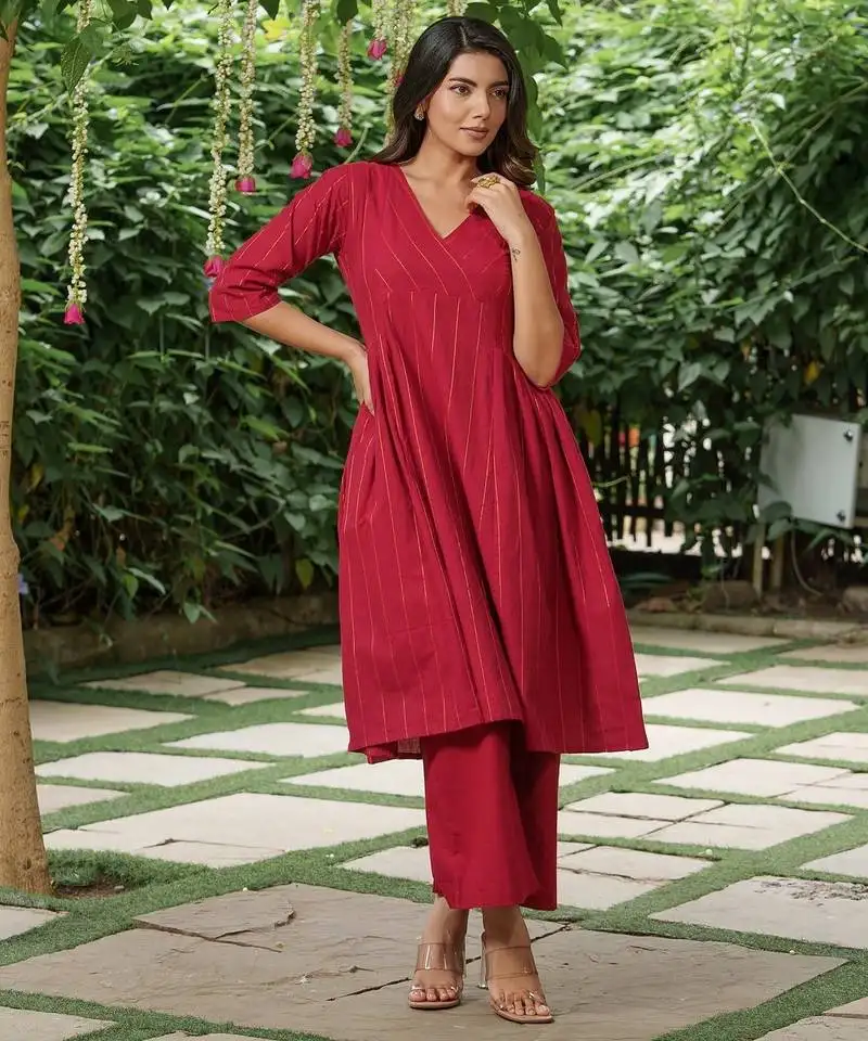Red zari striped kurta with plain palazzos set-set of 2