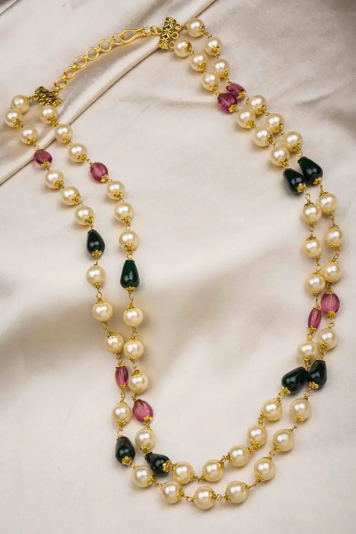 Two layers pearl necklace with red and green beads