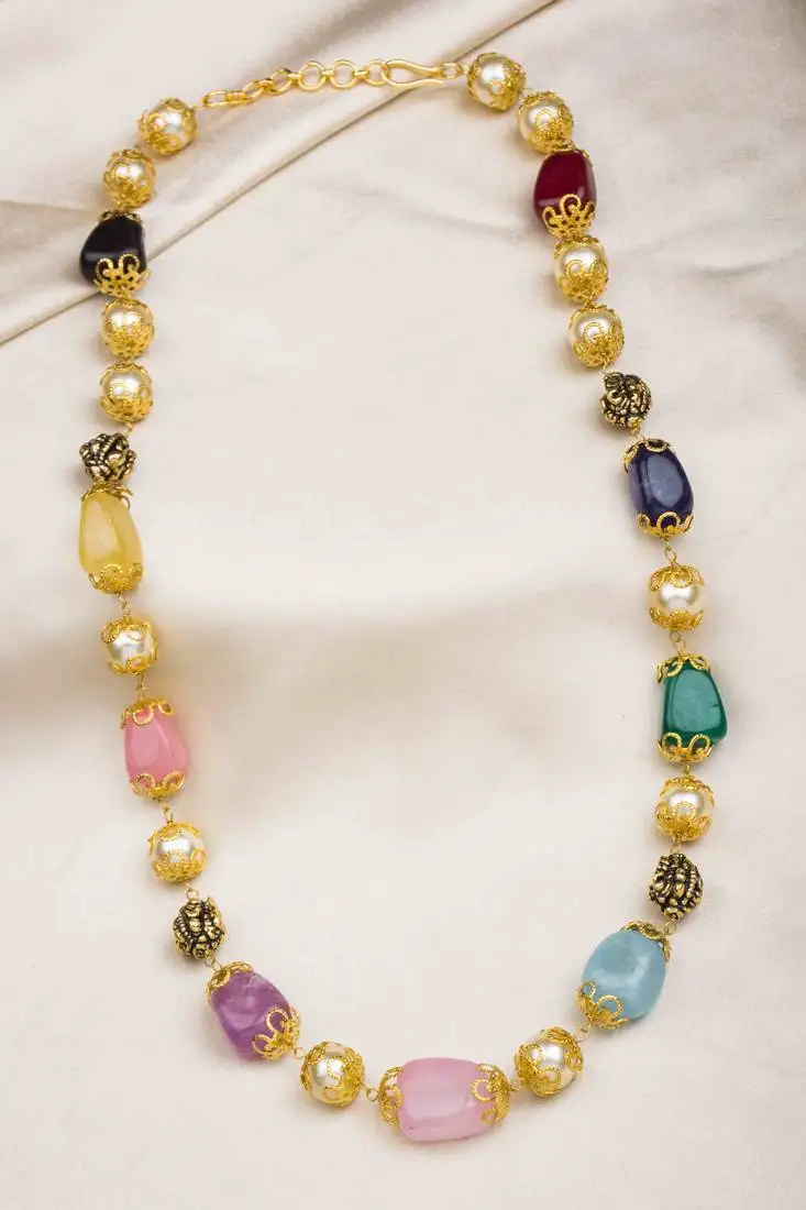 Single layer multi color beads and pearl necklace