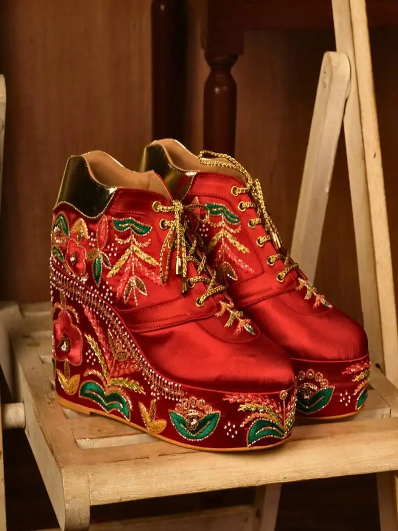 Red floral embroidered wedges shoes