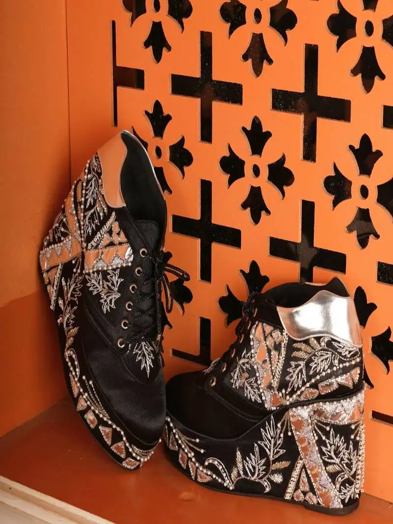 Black floral embroidered wedges shoes