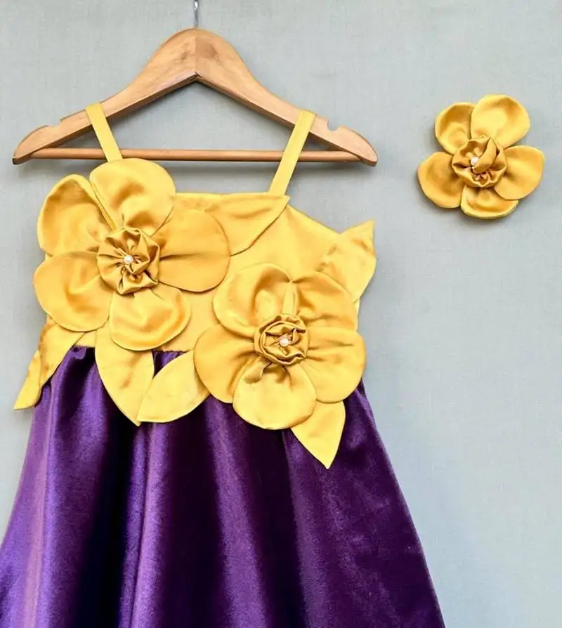 Stunning velvent dress in purple for girls