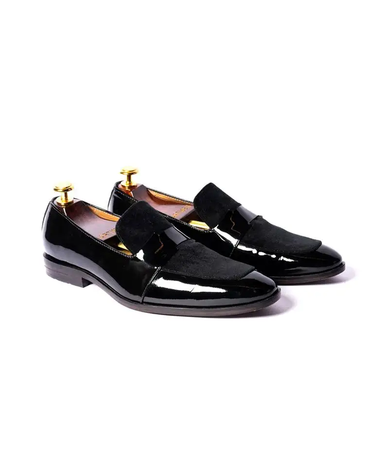 Black solid loafers