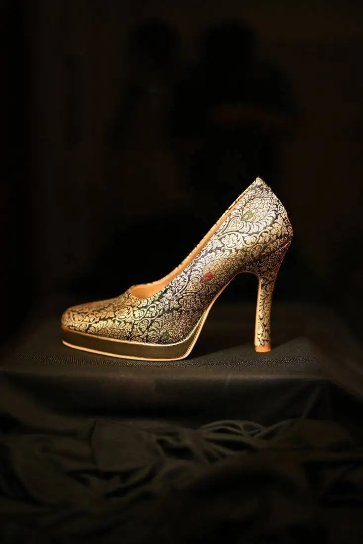 Brocade black and gold pumps