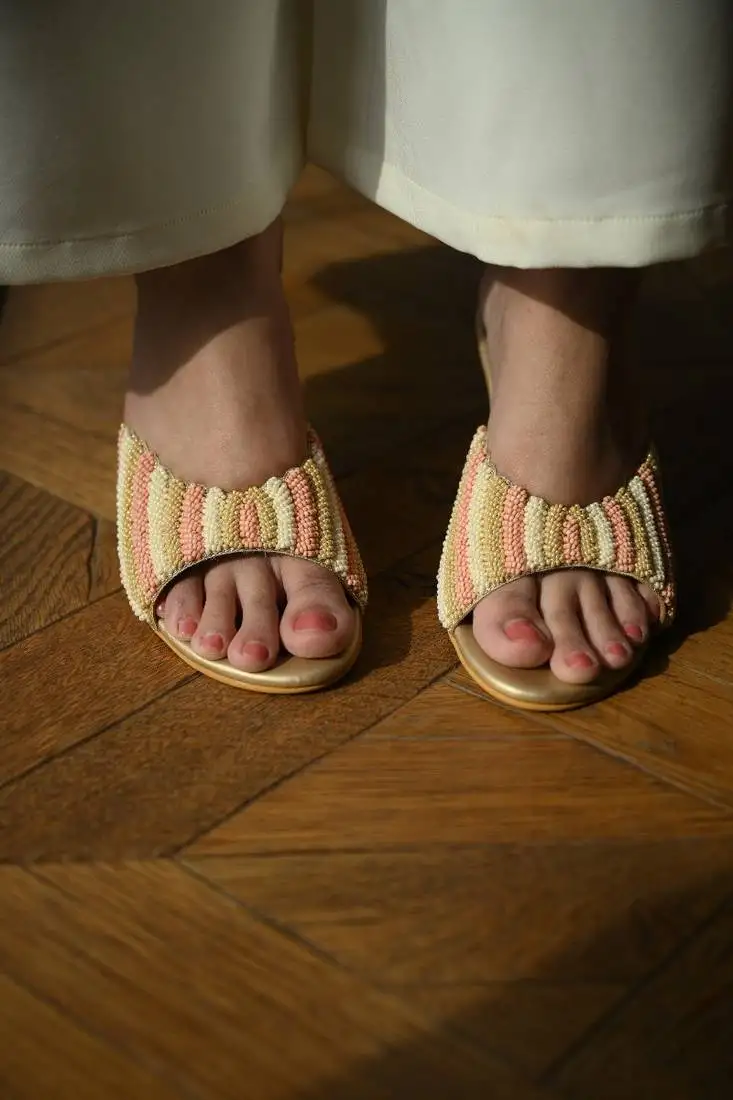 Pearl work kitten heel