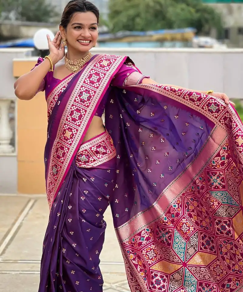 Magenta zari weaving banarasi silk blend saree