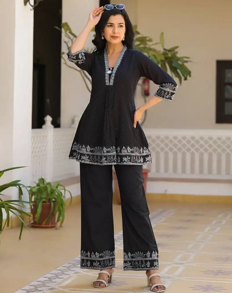 Sakshi noir embroidered cotton co-ord set