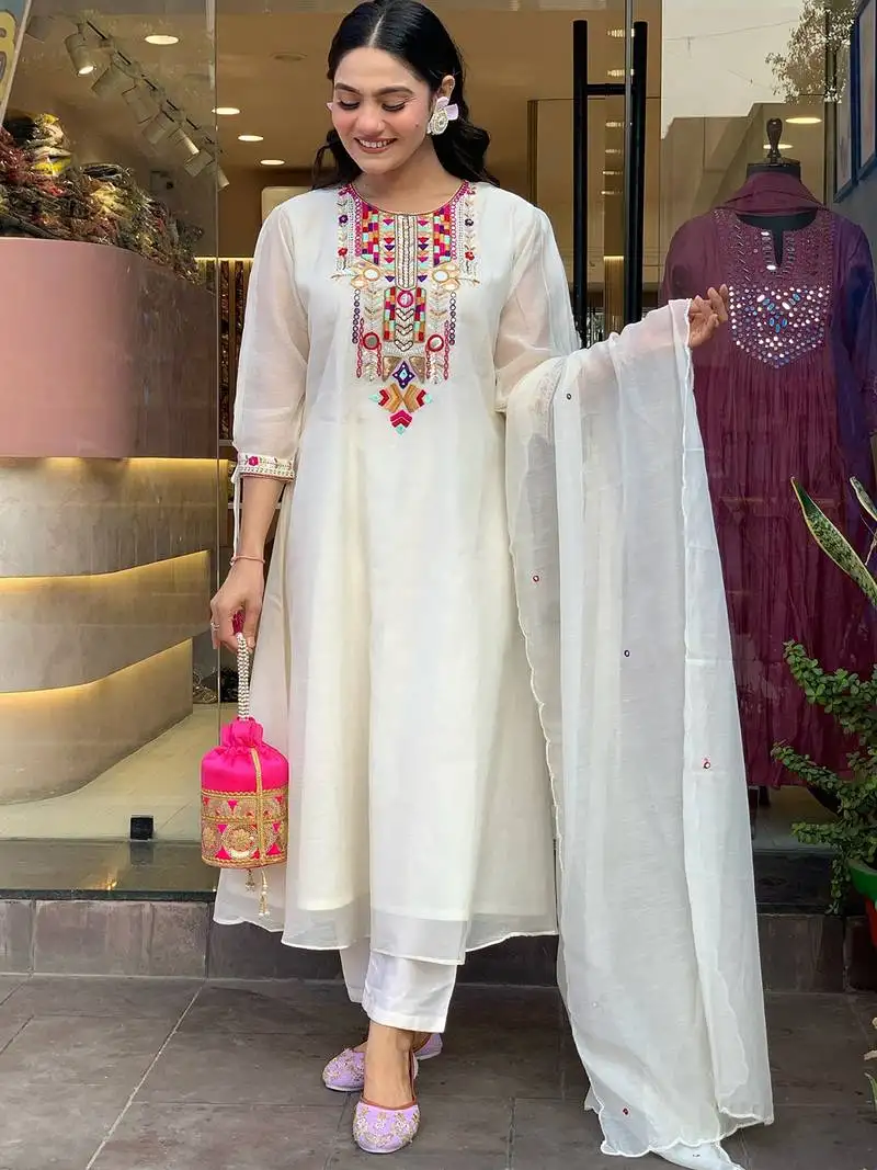 Off white chanderi silk heavy thread embroidery work kurta pant set