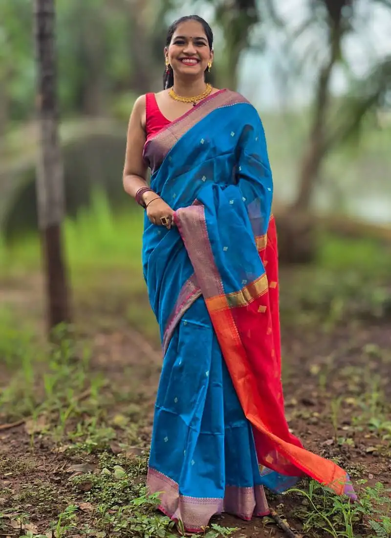 Blue maheswari cotton saree with unstitched blouse piece