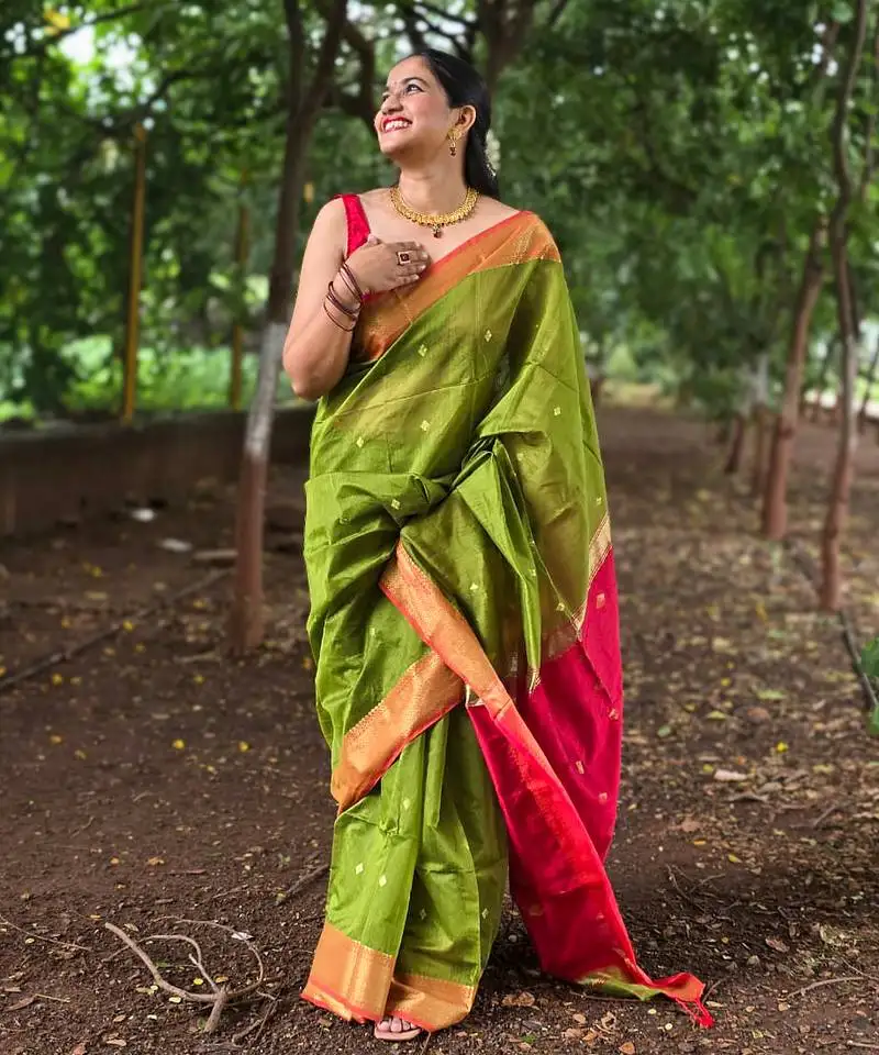 Green maheswari cotton saree with unstitched blouse piece