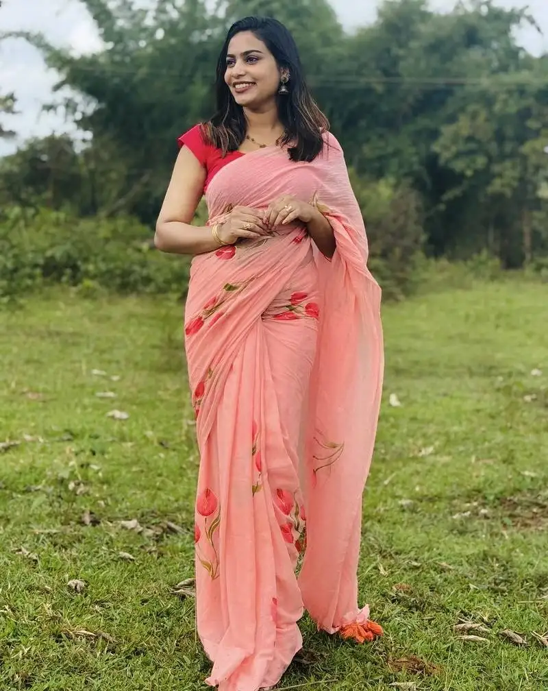 Peach mul cotton hand painted tulip saree