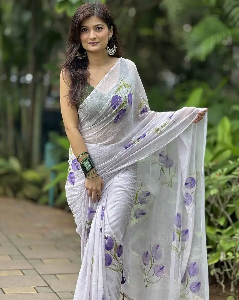 White mul cotton hand-painted tulip saree