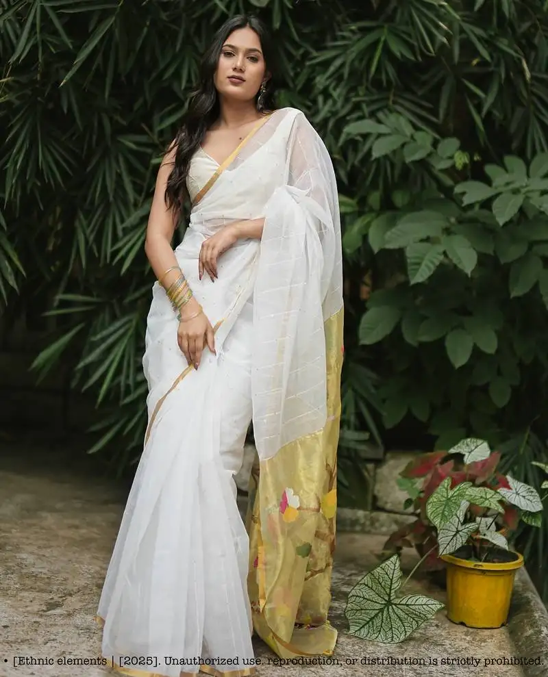 White handwoven muslin jamdani saree