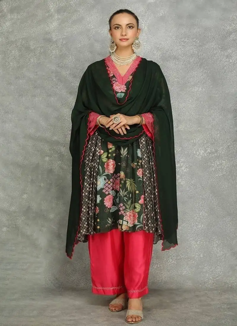 Green cotton silk printed buti kurta set with scalloping dupatta