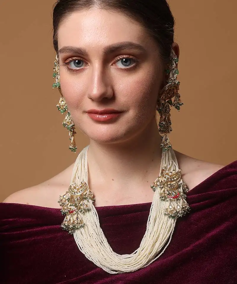 Aurora gleam haar pendent necklace