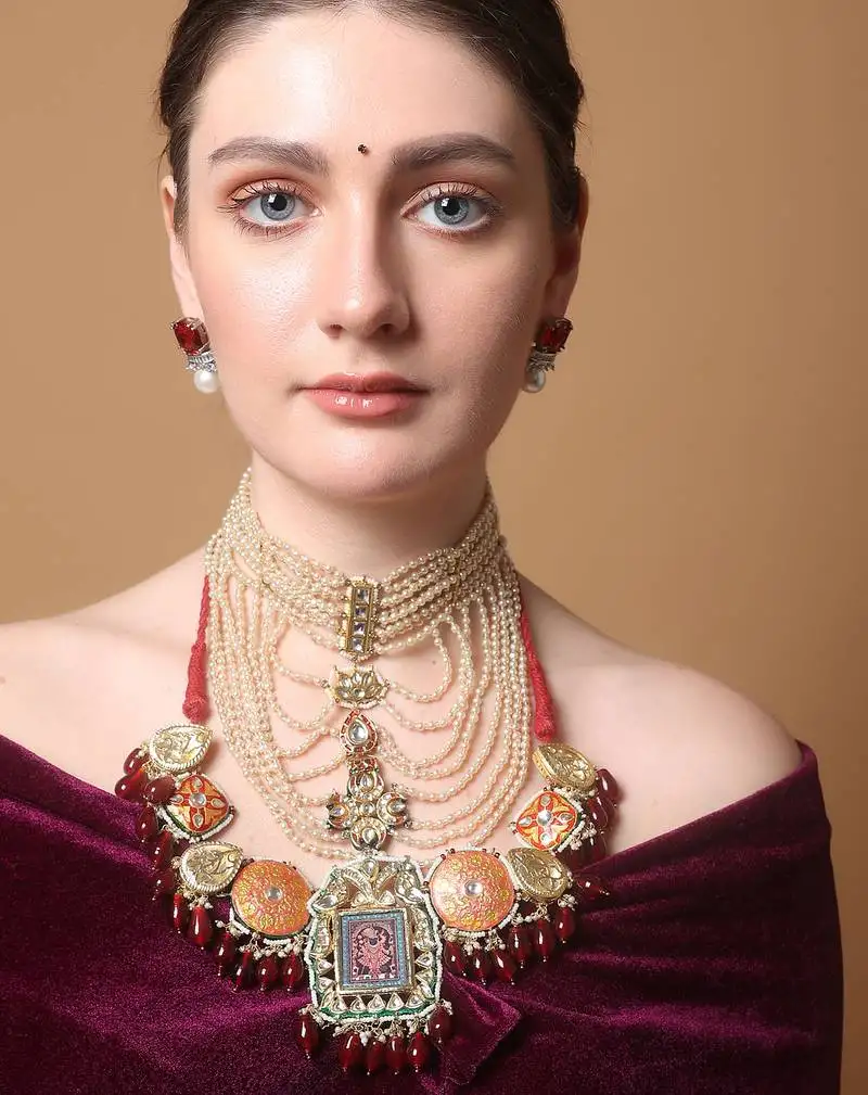 Twilight blush haar pendent necklace