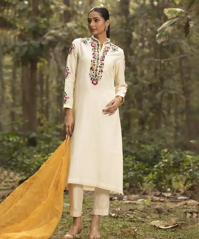 Ivory chanderi silk floral hand embroidered kurta set