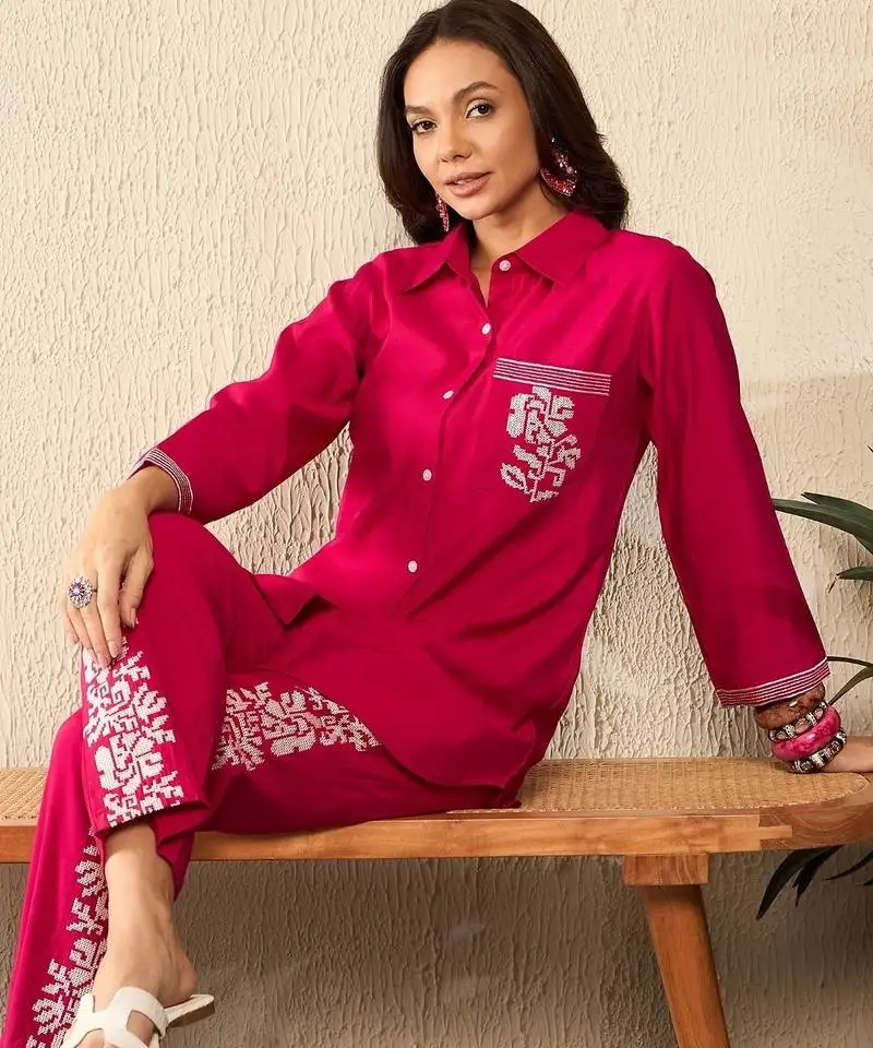 Women pink silk blend solid embroidered regular coord sets