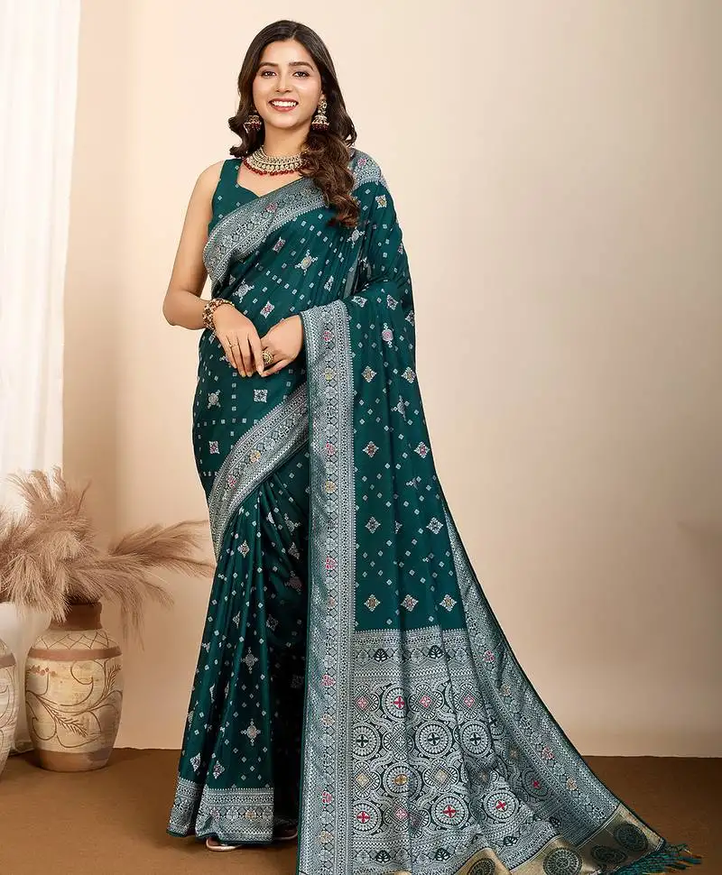 Rama green woven patola saree with blouse piece