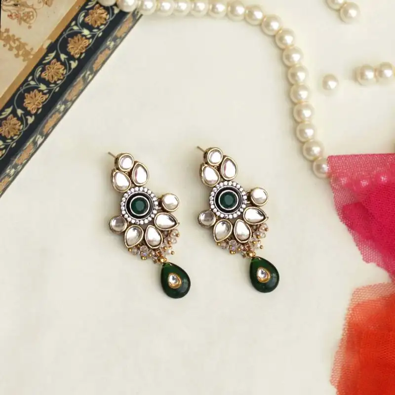Kundan amore earrings