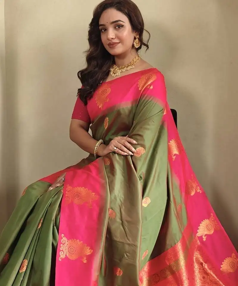 Green dual tone silk sarees with zari weaves contrast pallu & designer border