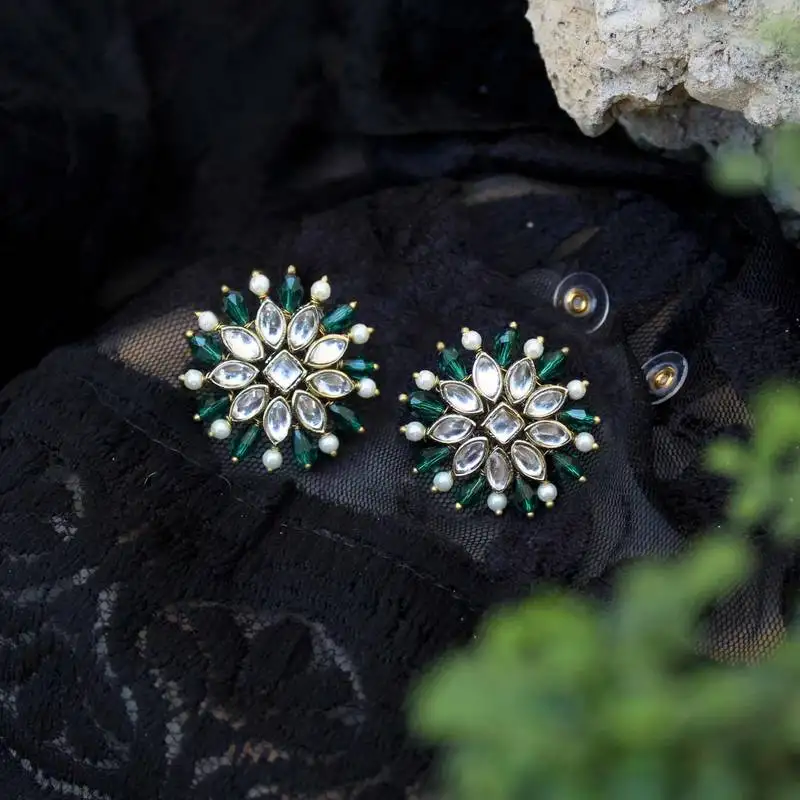 Pearl twirl pine earrings