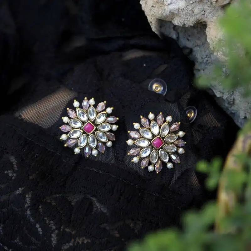 Pearl twirl pink earring